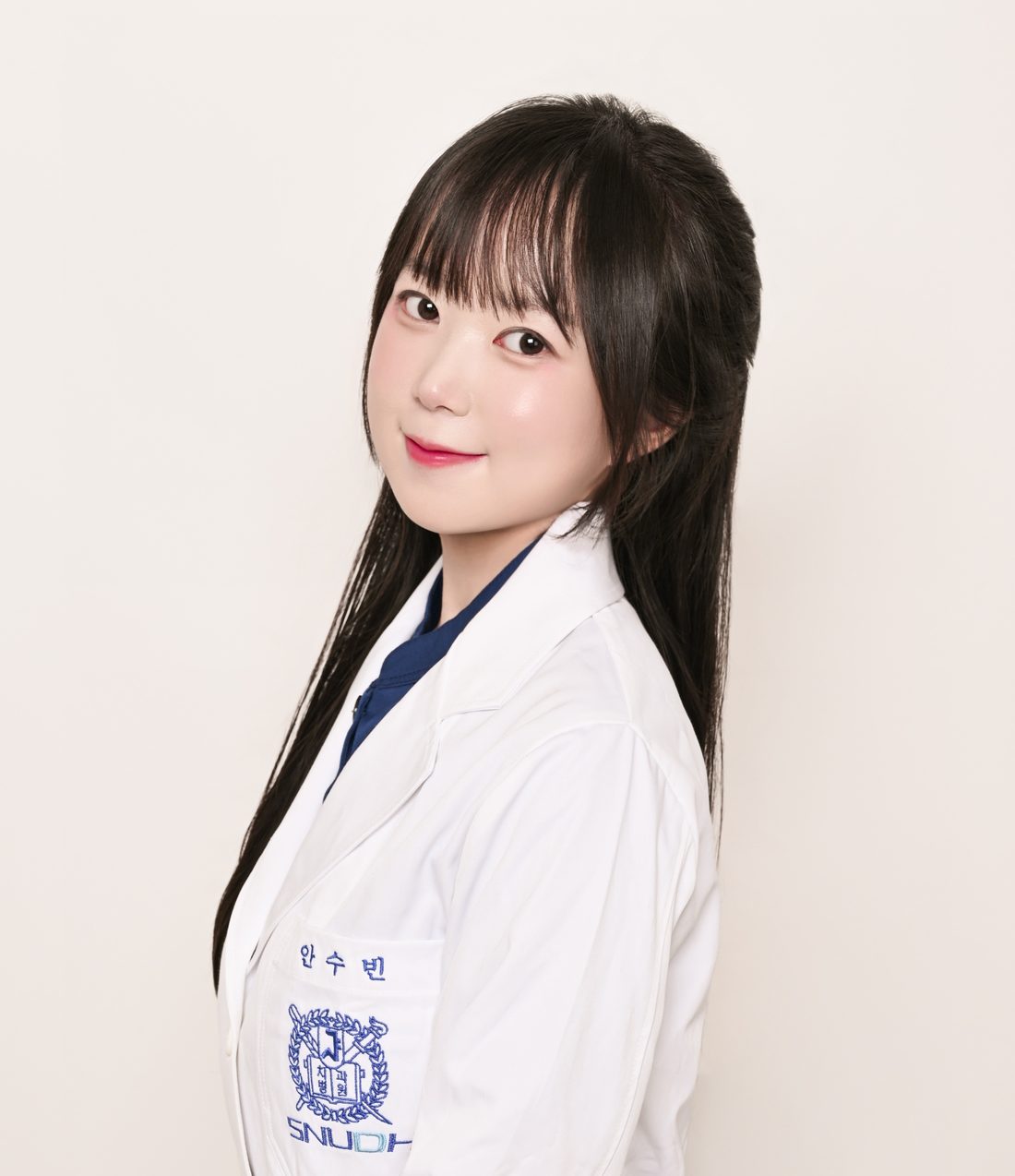 호스트 안수빈, 서울대 치과대학 가운을 입은 프로필 사진